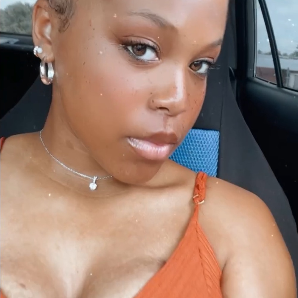 Meet your Posher, Lorin🐙💘⚡️